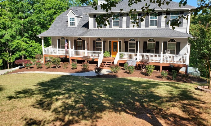 Douglasville Apartment | Cozy 1-bedroom apartment in tranquil Douglasville with AC