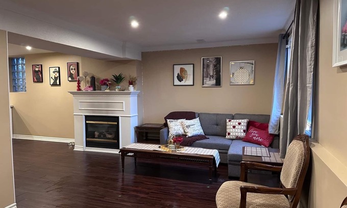Courtice Apartment | Cozy 1-bedroom apartment Courtice. Pet Friendly !