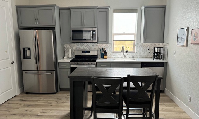 Roseville Apartment | Cozy 1-bedroom apartment in charming Roseville with WiFi, AC