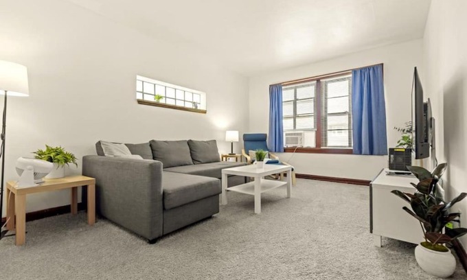 The Southampton Apartment | Cozy 1-bedroom apartment with free parking