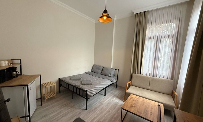 Rasimpasa Apartment | Cozy 1-bedroom apartment in wonderful Istanbul with WiFi, AC