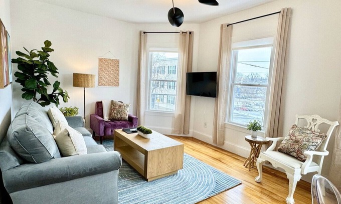 Valley Street Apartment | Cozy 1-bedroom apartment in awesome Portland with WiFi, AC