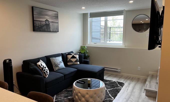 Keith Apartment | Cozy 1 bedroom apartment in Rockland Park NW Calgary