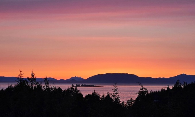 Ketchikan Cabin | Cozy 1 bedroom cabin full of amenities in beautiful Ketchikan