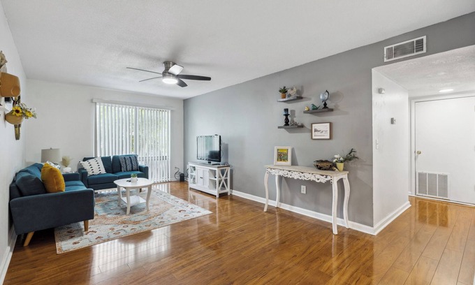 Gainesville Condo | Cozy 1-bedroom condo in next to the hospitals and the university