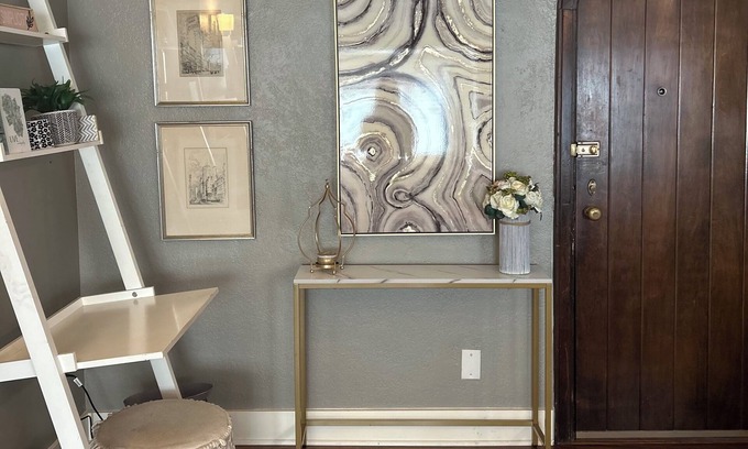 Country Club Plaza Area Condo | Cozy 1-bedroom condo with WiFi, AC in fabulous Plaza, Kansas City