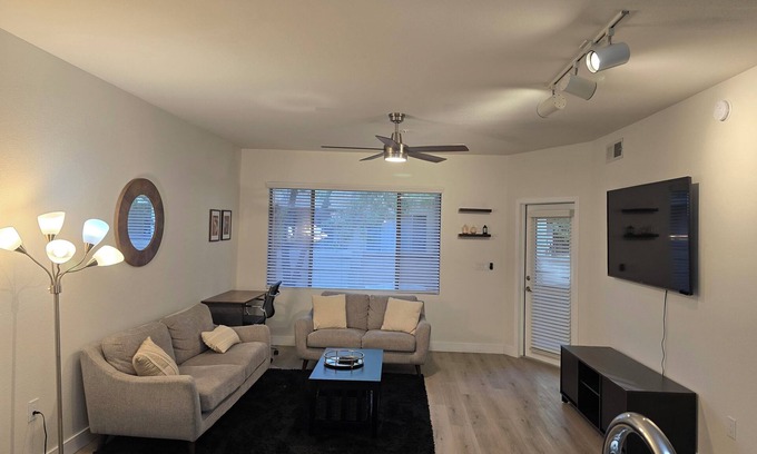 Paradise Valley Village Condo | Cozy 1-bedroom condo in North Phoenixn