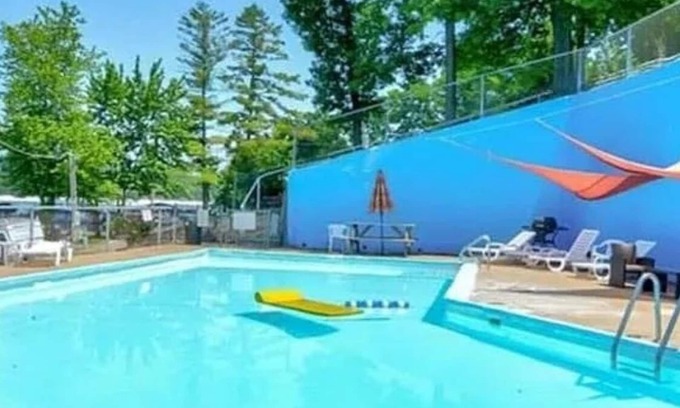 Lake Ozark Condo | Cozy 1-bedroom condo with WiFi, AC in peaceful Lake Ozark. Prime location on 4MM