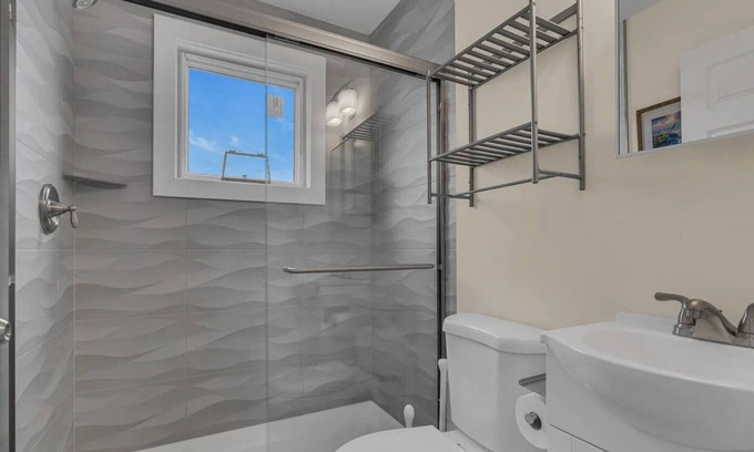 Ortley Beach Condo | Cozy 1-bedroom condo in Lavallette, located 1 block from beach