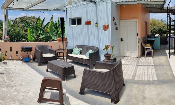 Marcala House | Cozy 1-bedroom guest house with WiFi, AC in fabulous Marcala