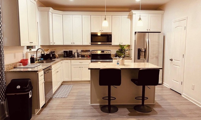 Newport News House | Cozy 1-bedroom in enchanting Hampton with AC, WiFi