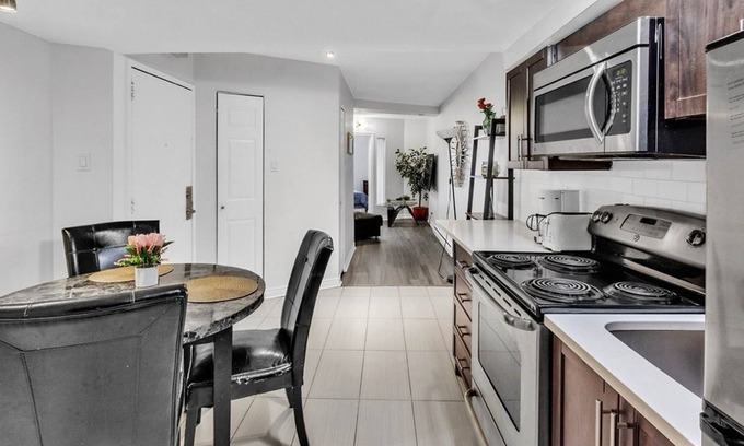 Plateau Mont Royal Apartment | Cozy 1 bedroom in front of park lafontaine