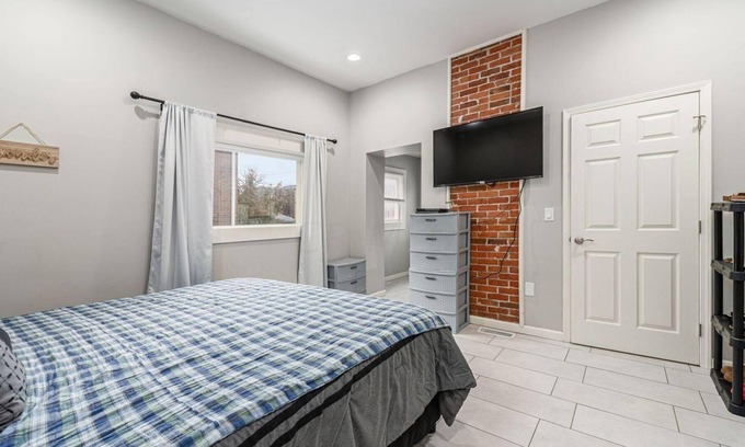 Olde Towne East House | Cozy 1 Bedroom in Olde Towne East