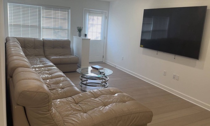 Little Canada Condo | Cozy 1-bedroom in 3 bedrooms with shared bathroom.