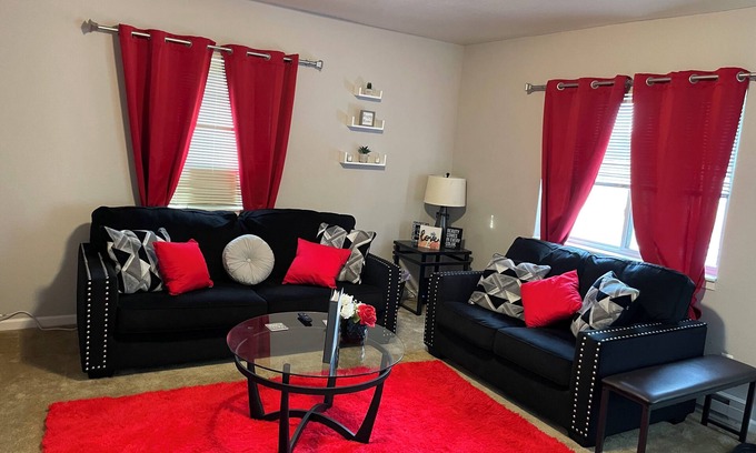 Mount Pleasant House | Cozy 1 Bedroom Located Downtown/Close to Soaring Eagle/CMU
