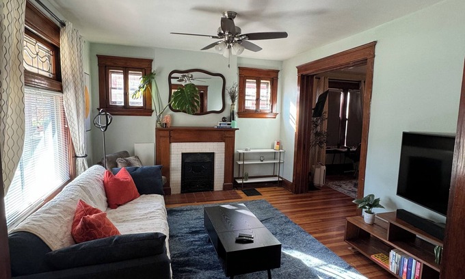 Latonia Apartment | Cozy 1-bedroom lovenest in Covington with AC, WiFi pet-friendly fenced backyard