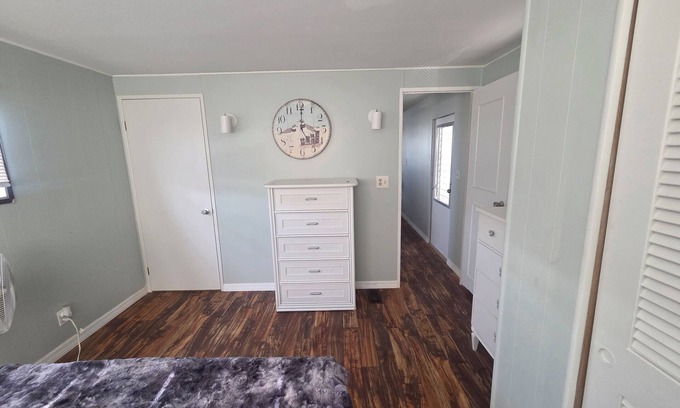 Palmetto House | Cozy 1-bedroom mobile home on the water with WiFi, AC in wonderful Palmetto.