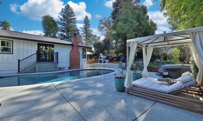 Fair Oaks House | Cozy 1-Bedroom Modern Cottage with Pool & Hot Tub