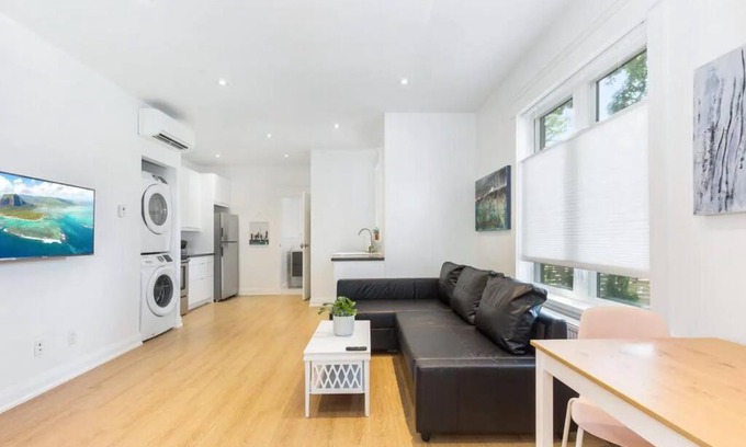 Brockton Village Apartment | Cozy 1 Bedroom near Downtown Toronto