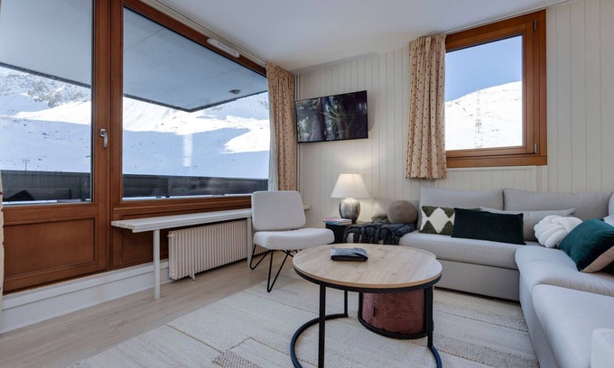 Val Claret Apartment | Cozy 1-bedroom ski-in/out Val Claret, 4 pers, balcony, wifi, near shops