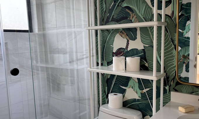 Suburban Park - Lorelei Manor - Flood Park Triangle House | Cozy 1-bedroom/studio with AC, WiFi 5 min from Palo Alto in Menlo Park