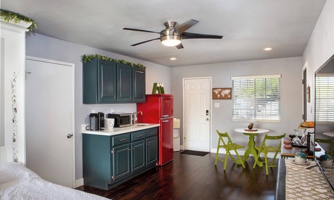 Encanto House | Cozy 1-bedroom studio with WiFi, AC in fantastic Phoenix, minutes from downtown