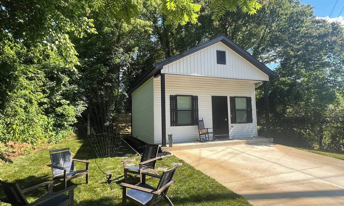 Somerset House | Cozy 1-bedroom Tiny House with WiFi, AC in beautiful Somerset