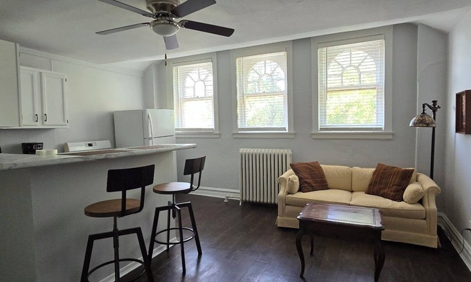 Rockford Apartment | Cozy 1-bedroom with AC, fitness room, WiFi , Laundy in a great building