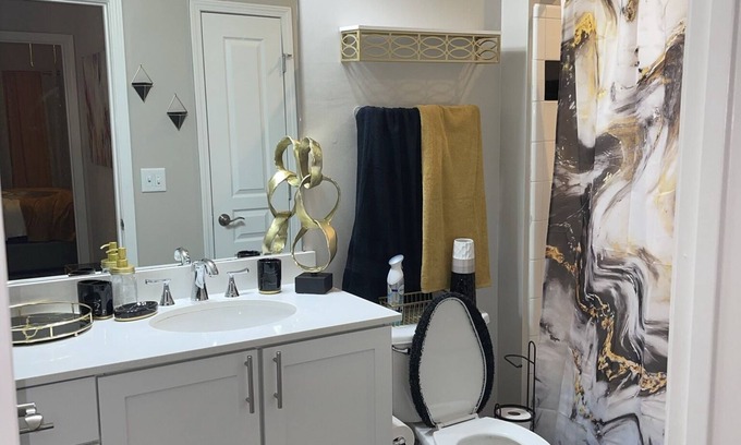 Lindridge-Martin Manor Apartment | Cozy 1- bedroom with accessible pool, fire pit and gym