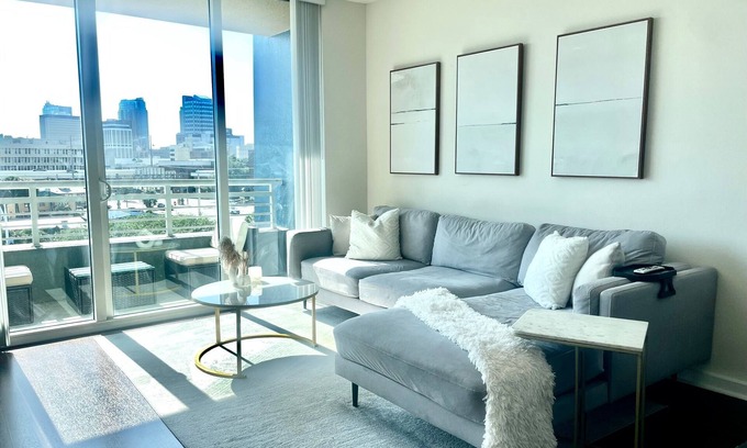 Channel District Apartment | Cozy 1-bedroom with office and daybed, in lovely Chanelside District Tampa