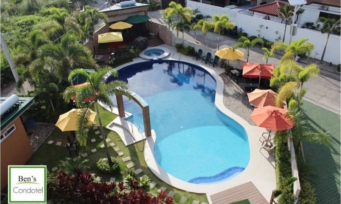 Malabanias Condo | Cozy 1-bedroom with pool Skyline Views,65inchTV with WiFi and Netflix in Angeles