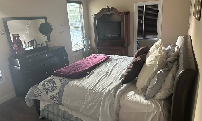 Loganville House | Cozy 1-bedroom with WiFi and AC in a quiet save neighborhood