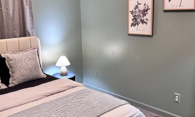 Griffin House | Cozy 1-bedroom with WiFi, AC in Griffin