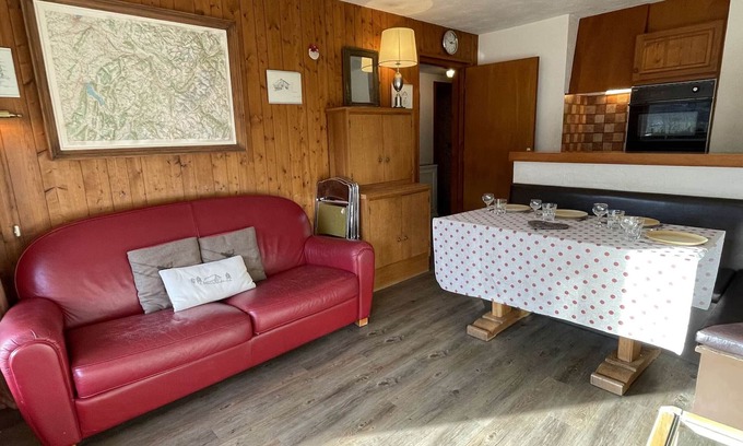 Praz-sur-Arly Apartment | Cozy 1-BR Apartment with Bunks, Mezzanine, Near Ski Slopes – Free Parking & Close to Town!