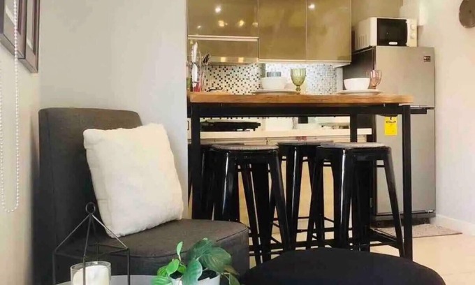 Ususan Condo | Cozy 1-BR Loft in BGC with Scenic Views, Modern Comfort & Vibrant Design