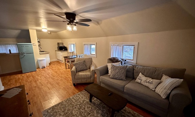 Proctorsville Apartment | Cozy 1 king bed Apt Minutes to Okemo (Pet Friendly)