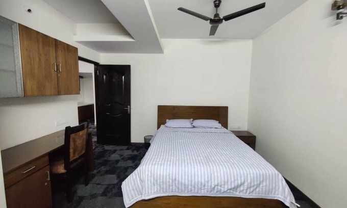 BTM Layout Apartment | Cozy 1 studio private bedroom in a shared apartment with WiFi, AC