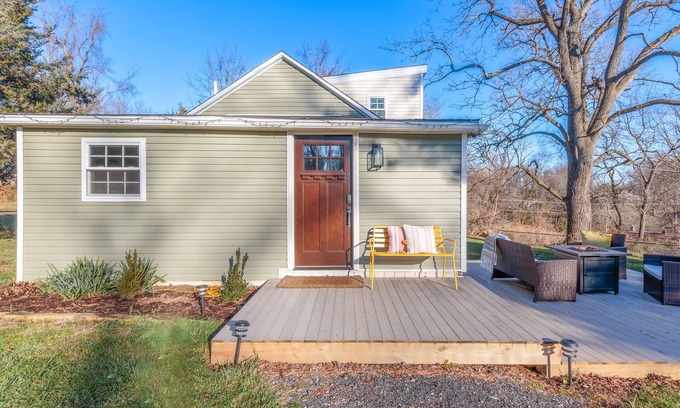 Rossville House | Cozy 1970s Inspired 3 Bedroom Getaway with AC, WiFi, and Outdoor Fire Ring.