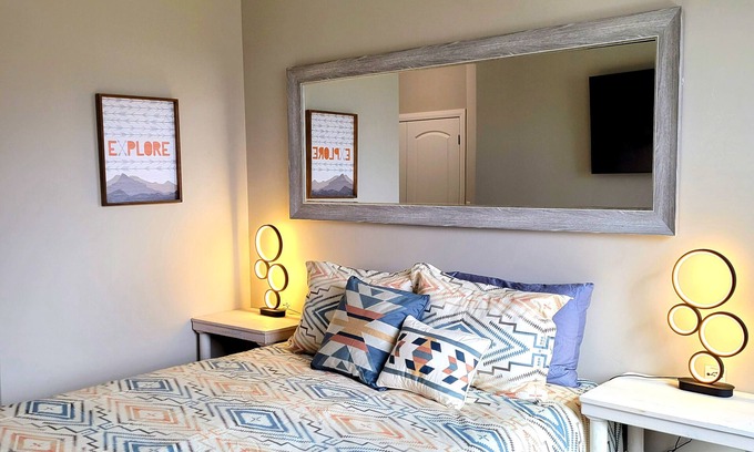 Hurricane Apartment | Cozy 1B/1B 5 minutes from Sand Hollow Resort, Reservoir, Sand Dunes, & Waterpark