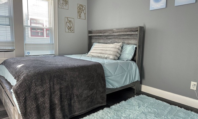 Rockford Apartment | Cozy 1BD Private Room w/Queen Bed & EV Charger