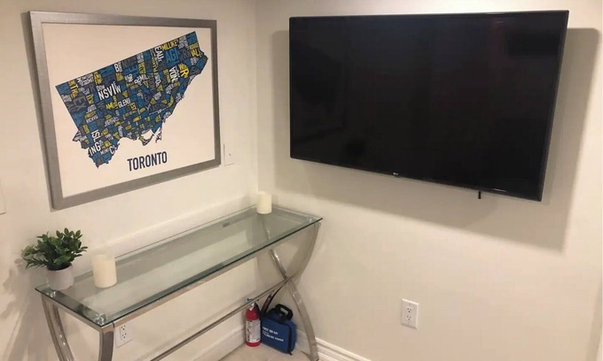 Earlscourt House | Cozy 1br +1 Apartment in Toronto's Midtown!