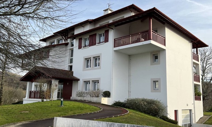 Cambo-les-Bains Apartment | Cozy 1BR Apartment with Terrace, Parking & WiFi in Cambo-les-Bains