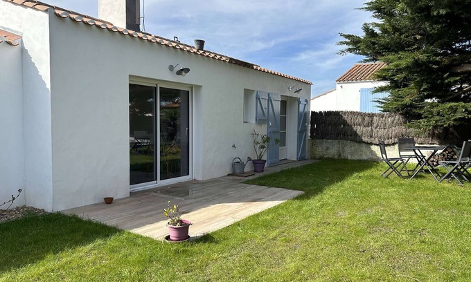 Noirmoutier-en-l'Ile House | Cozy 1BR Beach House with Garden, Near Shops & Cinema
