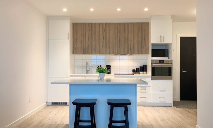 Waterloo Condo | Cozy 1BR Condo w/In-Suite Laundry, Gym, Free Parking and Full Kitchen