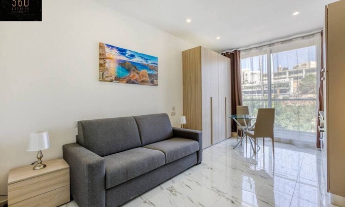 St. Julian's Apartment | Cozy 1BR home in the centre of St Julians w/WIFI