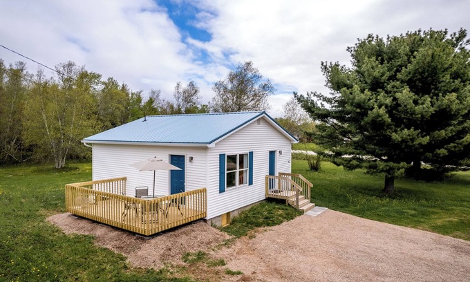 Annapolis Valley House | Cozy 1BR Home on 1 Acre | Furnished | All-Inclusive Monthly