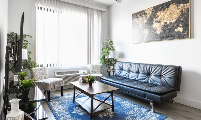 Elizabeth Apartment | Cozy 1BR next to EWR 0036