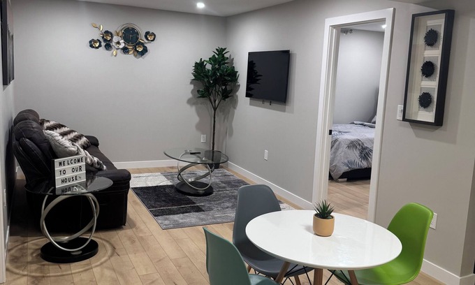 Fort Gary House | Cozy 1BR Suite at Winnipeg South
