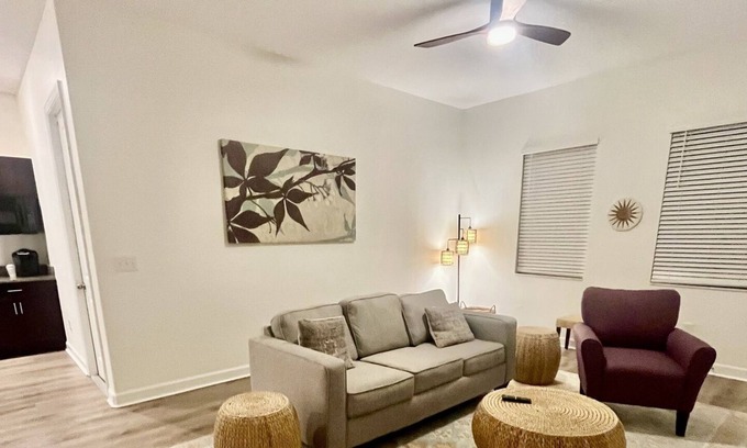 Balm House | Cozy 1BR Suite with Kitchenette