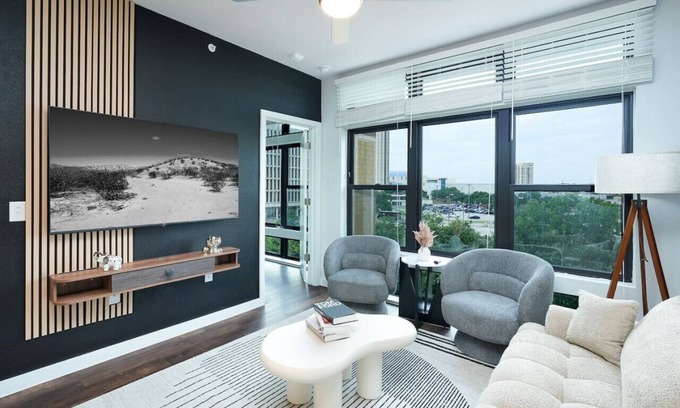 Southtown Apartment | Cozy 1BR-w/Parking & Pool, Near Rvrwlk & Conv Ctr